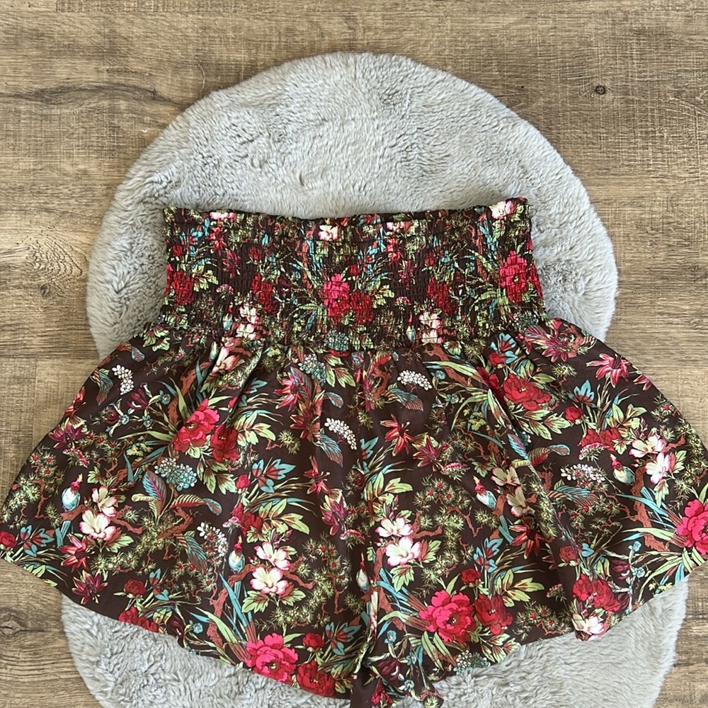 Anthropologie Smocked High Waist Floral Shorts - M - Picture 8 of 10